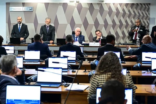 Fim da escala 6x1 avança no Senado